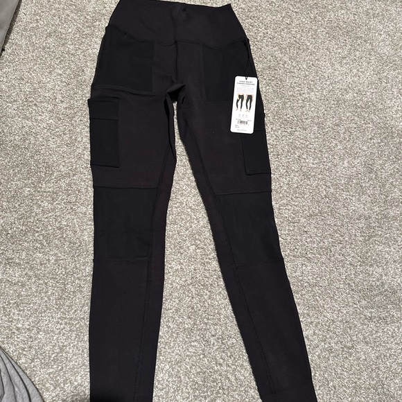 Alo High-Waist Cargo Legging, NWOT, Black, 4 pockets, new! Size M and XS - Picture 7 of 9